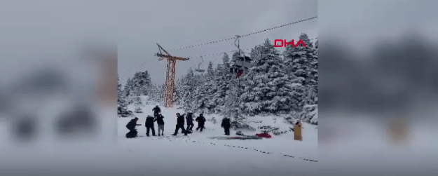 Uludağ’da Tatilciler Telesiyejin Arızalanması Nedeniyle Mahsur Kaldı 