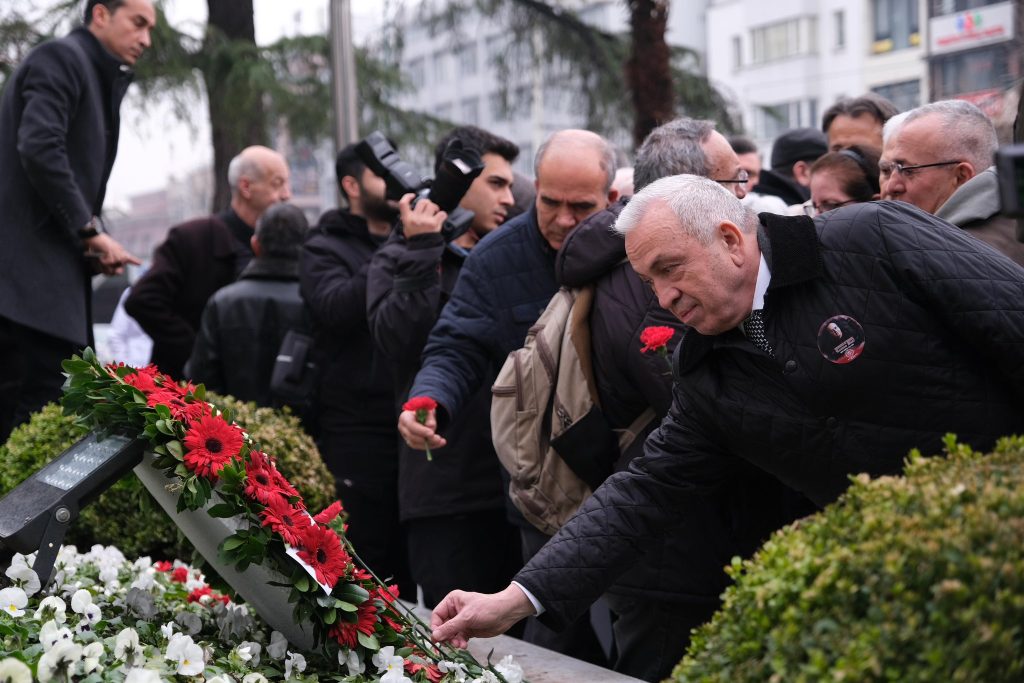 Bursa Uğur Mumcu İçin Tek Yürek Bursa Uğur Mumcu İçin Tek Yürek