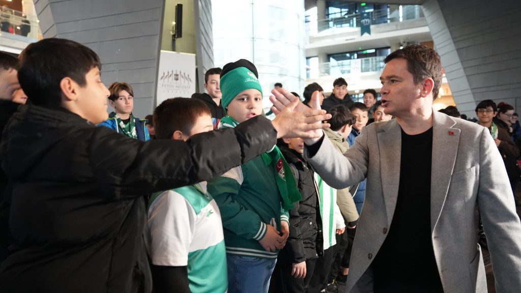 Başkan Erkan Aydın’dan Miniklere Büyük Sürpriz