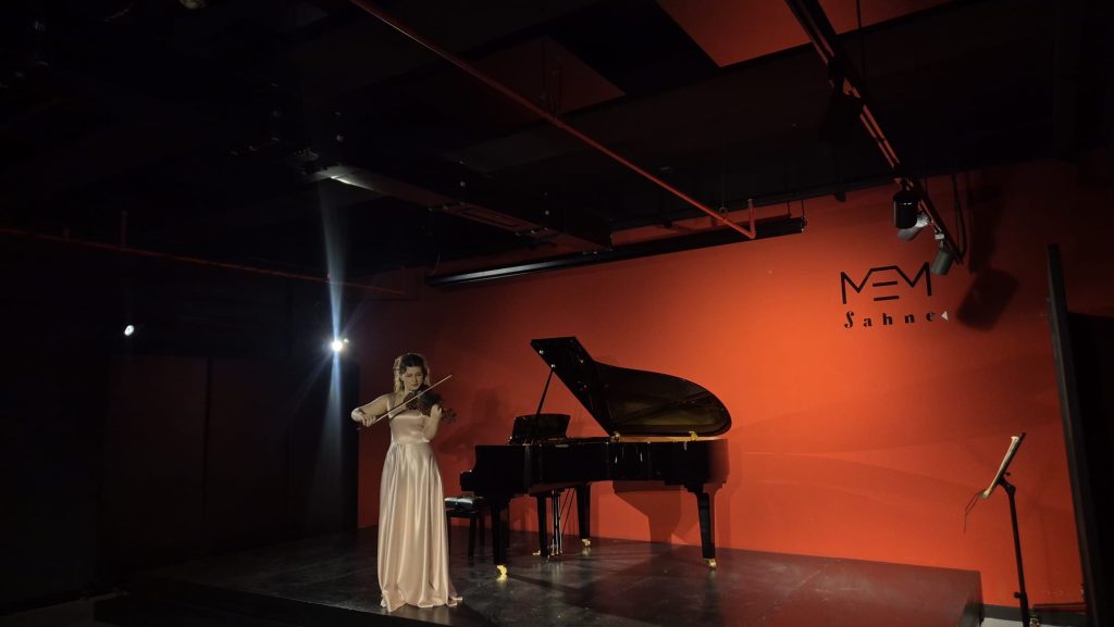 Elif Çalışan Kemanıyla Büyüledi