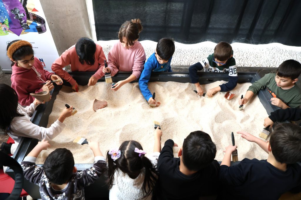 Osmangazi’de Minik Eller Arkeoloji Atölyesi Başladı