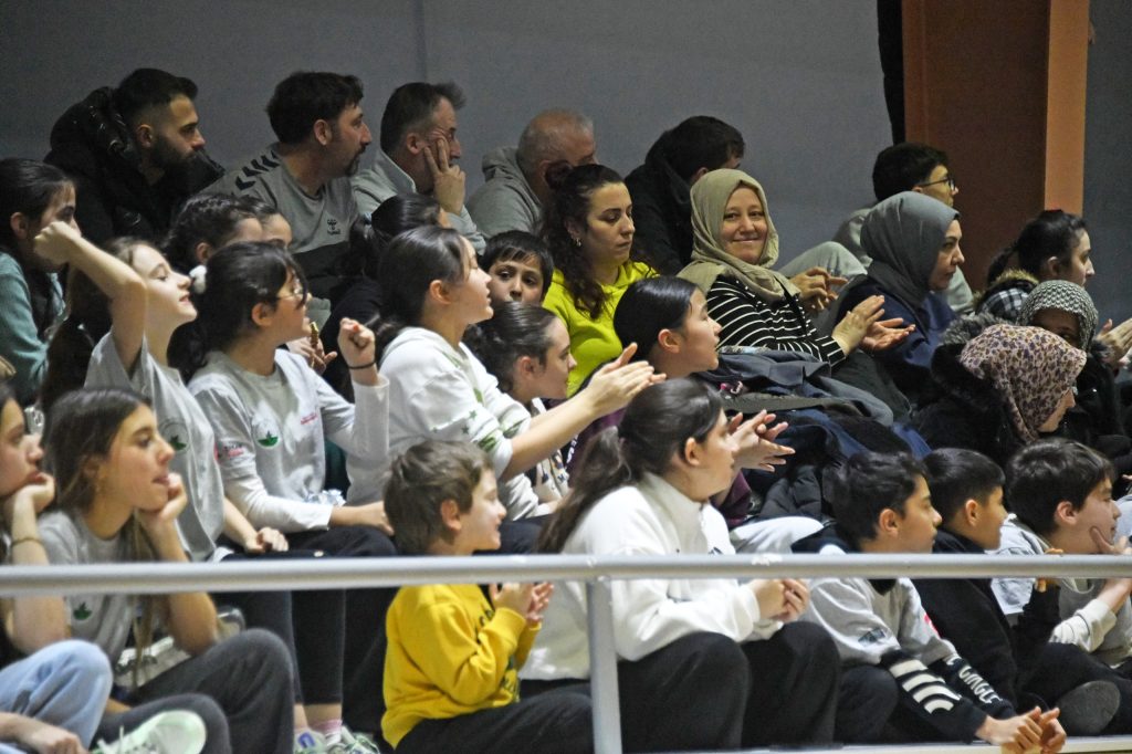 Osmangazi Belediyespor’dan Galibiyet: Niksar Engelini 3-1’le Aştı, Rota Play-Off!