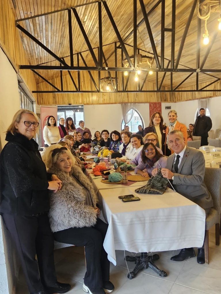 Harmancık’ta Anlamlı Buluşma: Kadın Dayanışması Çocukları Isıttı