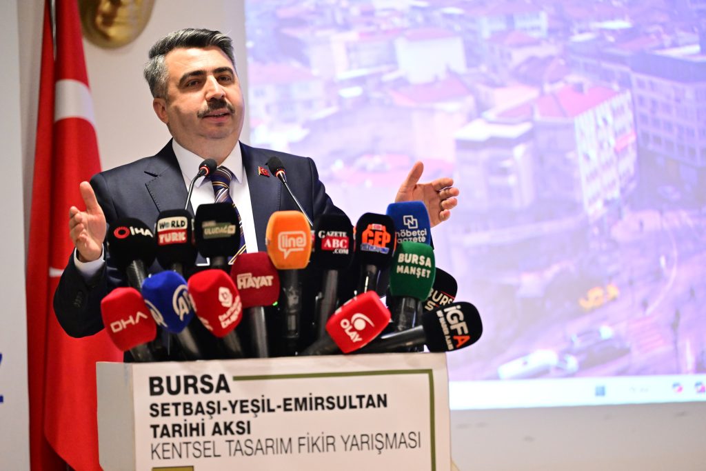Bursa’nın Tarihi Aksı Ortak Akılla Canlanıyor: Yeşil-Emirsultan İçin Vizyoner Projeler Yarıştı Bursa’nın Tarihi Aksı Ortak Akılla Canlanıyor: Yeşil-Emirsultan İçin Vizyoner Projeler Yarıştı