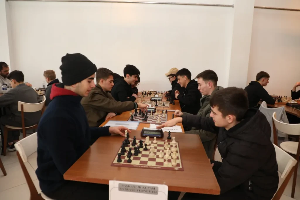 İnegöl’de Zihinler Yarıştı