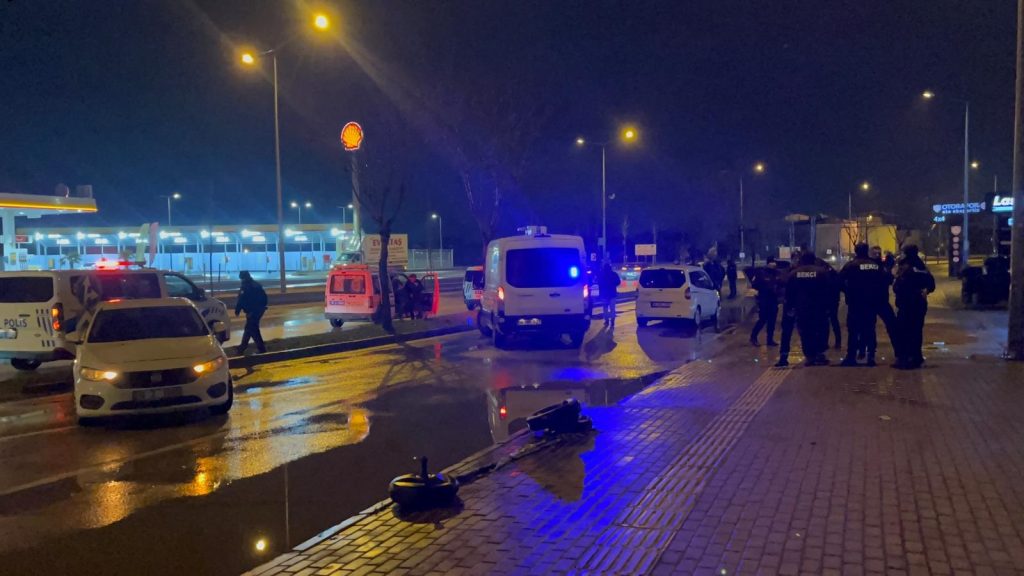 Bursa’da Polisten Kaçan Araçtan El Bombası Çıktı: 3 Gözaltı!