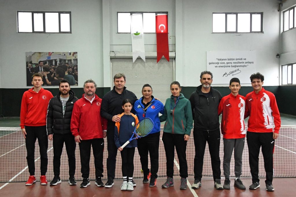 Ertuğrul Sağlam’dan Genç Sporculara Ziyaret