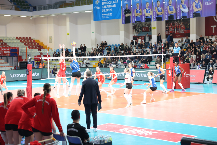 Bursa Nilüfer’in sultanları zorlu maçı kazandı