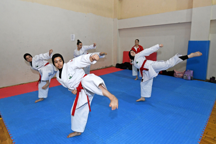 Osmangazi’de 300 karateci kuşak sevinci yaşadı