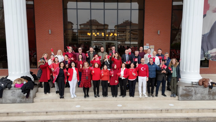Bursalı öğrencilerden anlamlı mesaj: 1000 yürek, 1000 bayrak, yer gök kırmızı beyaz
