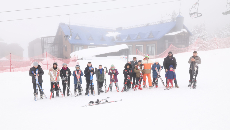 Çocukların Uludağ’da kar keyfi