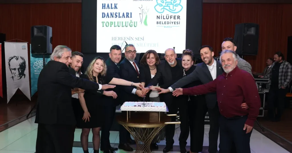 Nilüfer Halk Dansları Topluluğu’ndan 25. yıl kutlaması