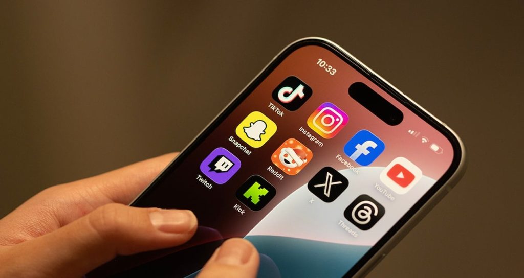 Sosyal medyada yeni dönem: 15 yaşından küçüklere hesap yasak