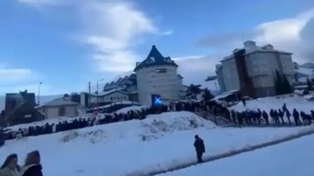 Uludağ’daki teleferik kuyruğu şaşırttı