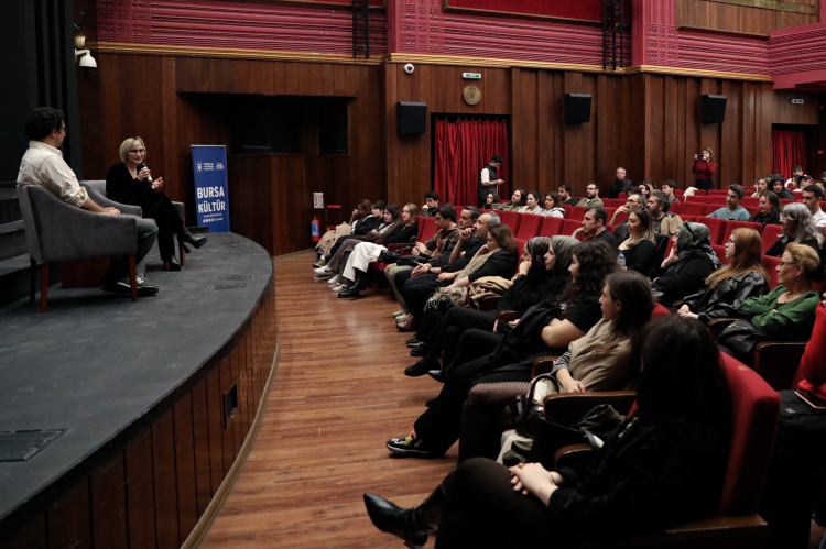 Ünlü yönetmen Karaçelik'in yeni filmi Bursalılarla buluştu Ünlü yönetmen Karaçelik'in yeni filmi Bursalılarla buluştu