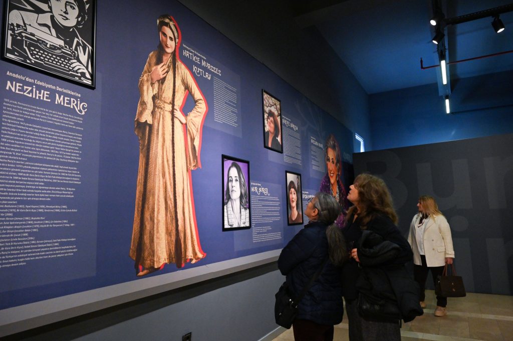 Bursa’nın Öncü Kadınları Merinos’ta ‘Çınarlı Kentin Kadınları’ Sergisi Açıldı