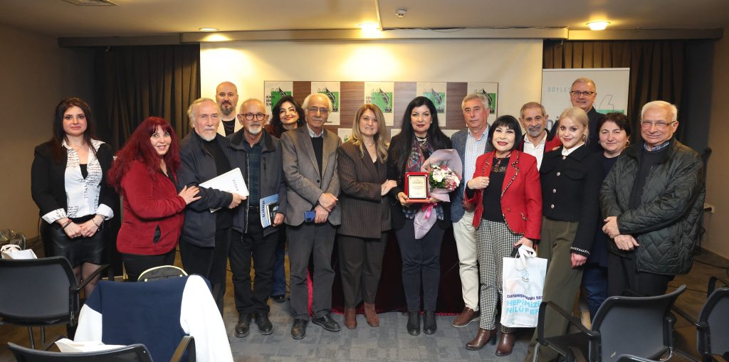 Nilüfer’de Şiir Dolu Gece… 2026 Dünya Şiir Onur Ödülü Nisa Leyla’nın