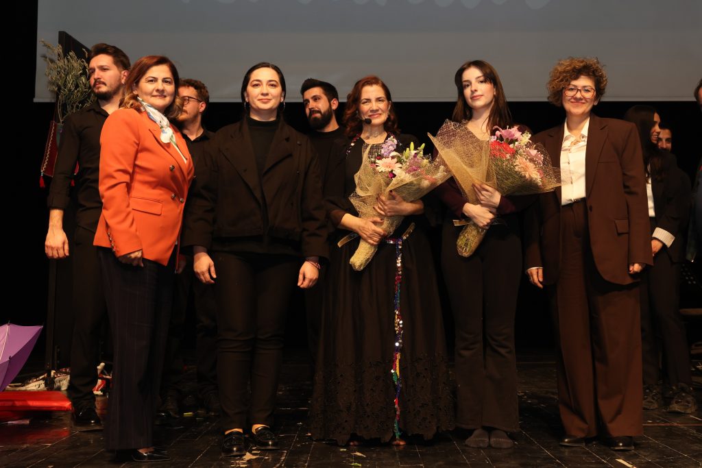 Nilüfer’de Kadınlara Özel Gece… “Yağmur Kadınlar” Müzikali Sahne Aldı