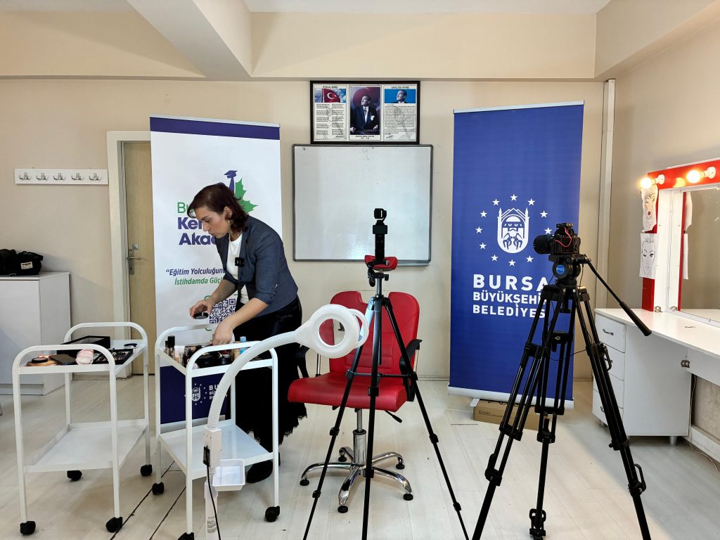 Bursa’da Eğitimde Dijital Devrim: Bursa Kent Akademisi ile Sınırlar Kalkıyor