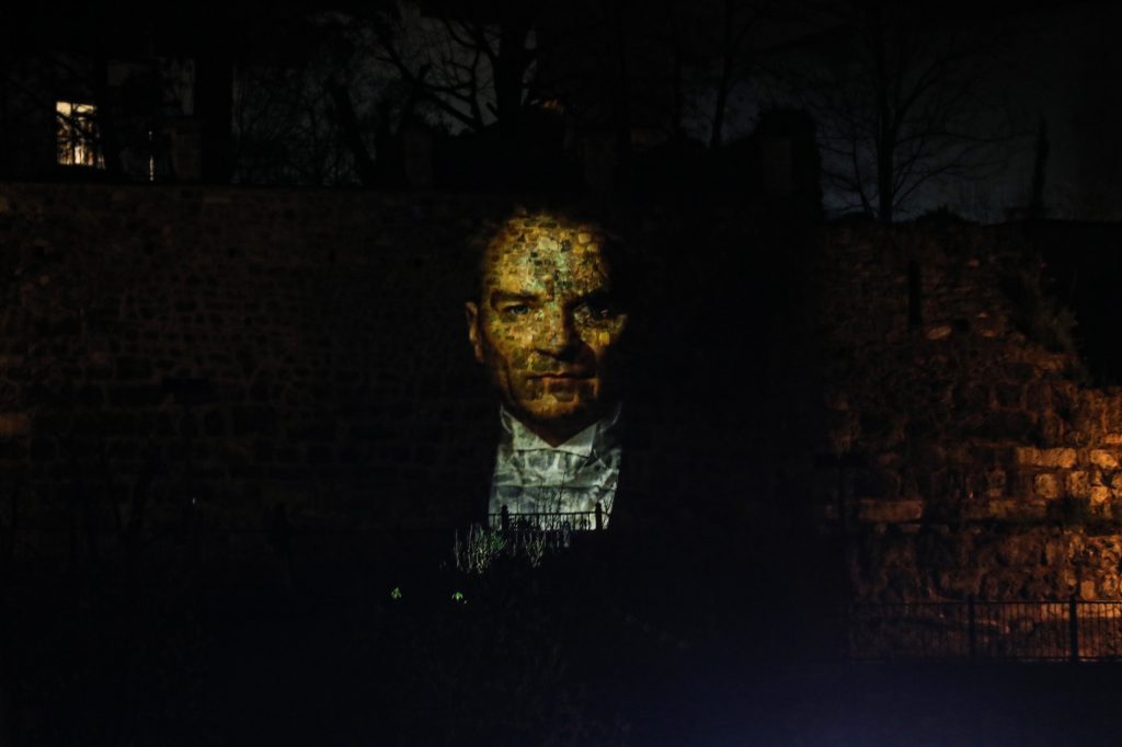 Tarih Işıkla Buluştu: Pirinç Han ve Tophane Surlarında 700. Yıl Dijital Şöleni