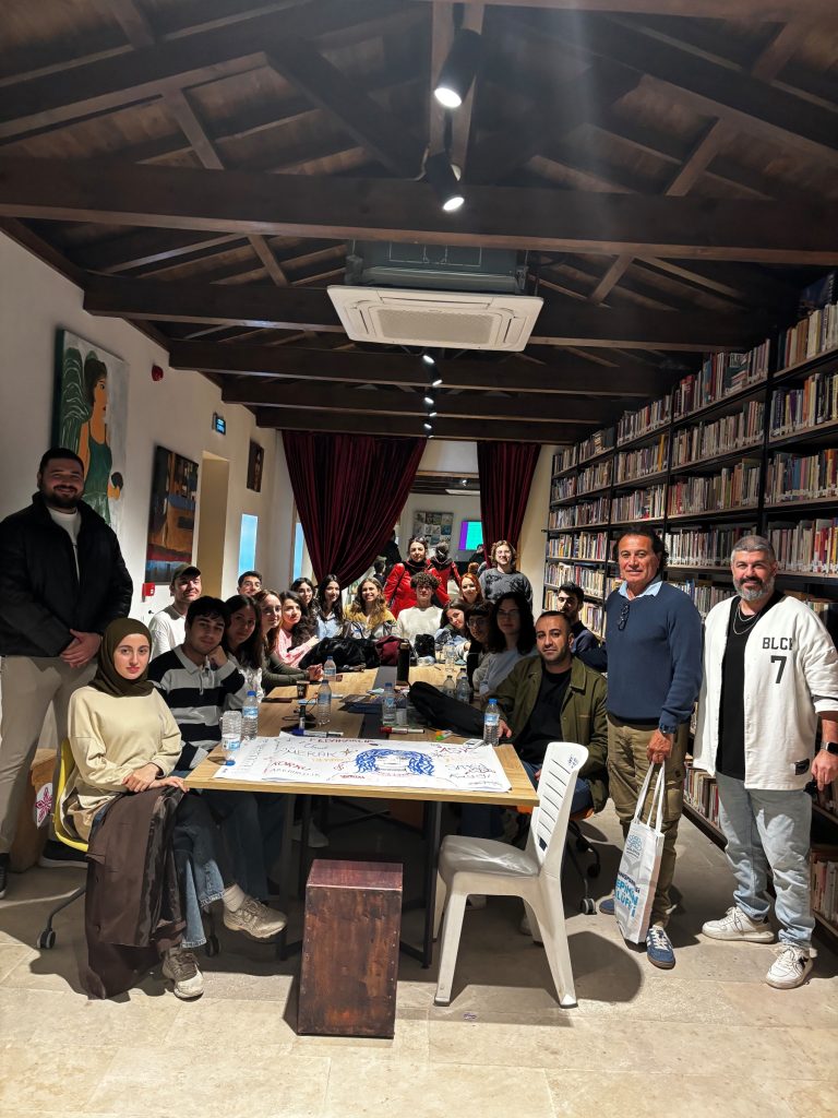 Nilüfer’de Gençlik Dayanışma İçin El Ele: “İyilik Ruhu” Arı Evi’nde Buluştu