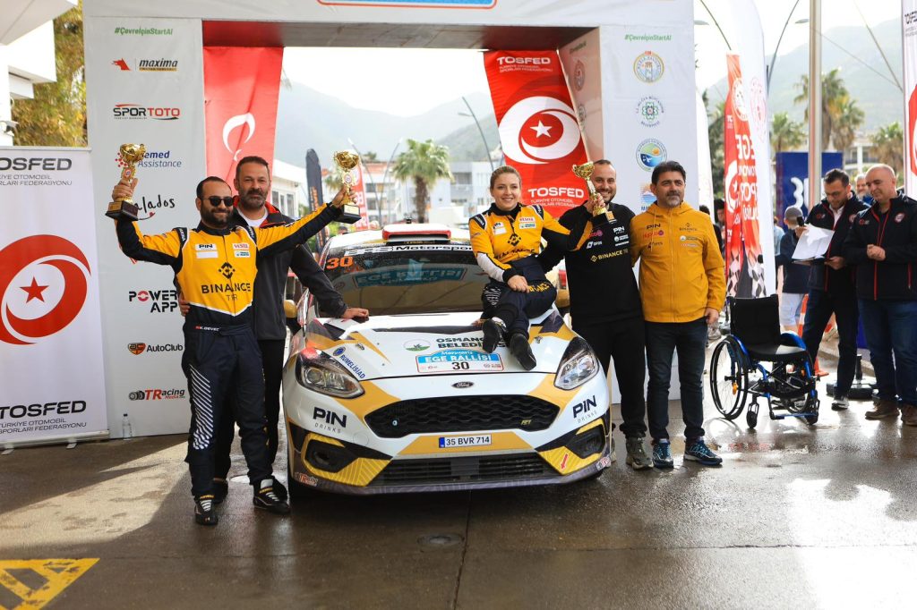 Direksiyonda Engel Tanımayan Gurur… Kübra Denizci Keskin’den Marmaris’te Çifte Kupa