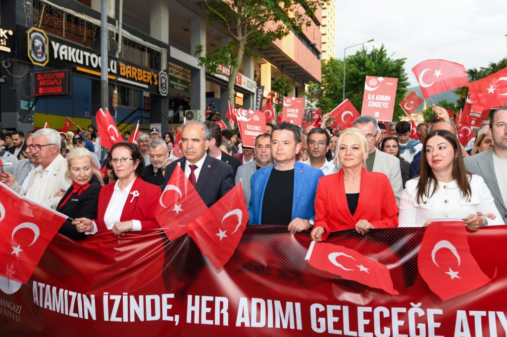 Osmangazi Meydanı’nda Tarihi Gece: 25 Bin Genç 19 Mayıs Coşkusunu Yaşadı