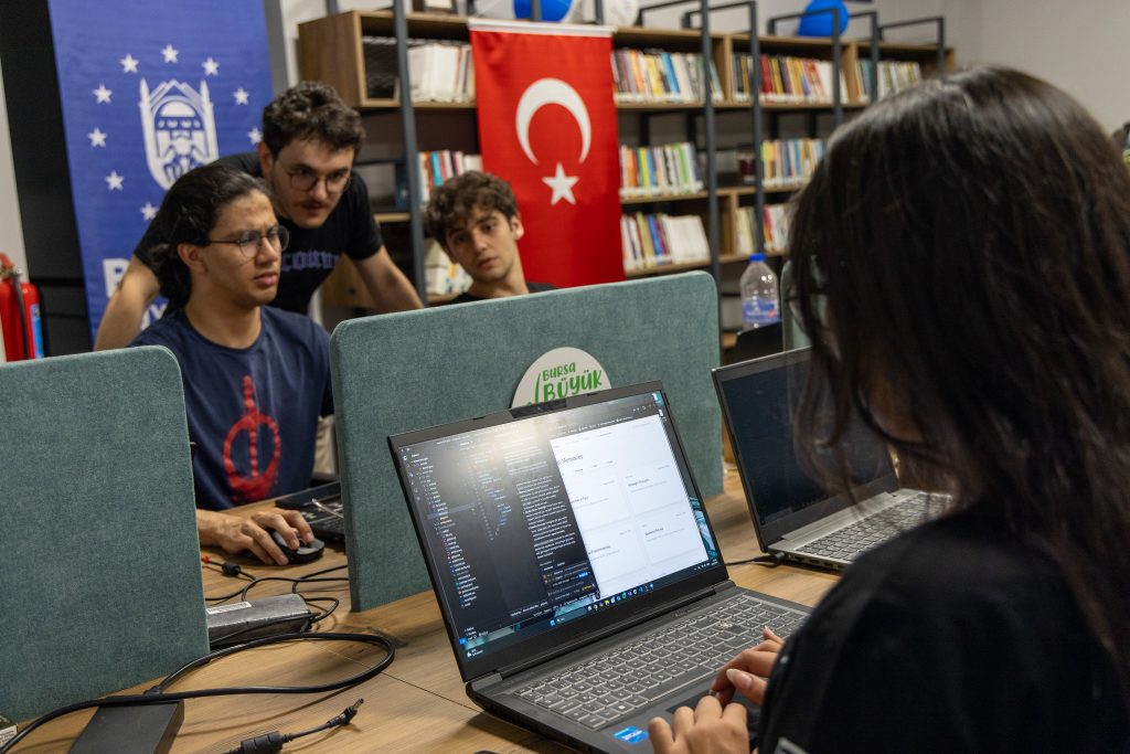 Genç Yazılımcılar Teknoloji Maratonunda Buluştu