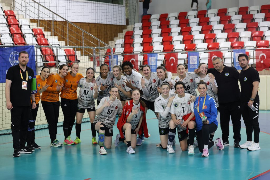 Bursa’nın Sultanları Tarih Yazdı… Kadınlar Hentbol Süper Ligi Şampiyonu Büyükşehir