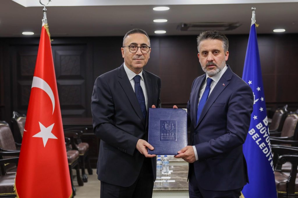 Bursa Büyükşehir’de Promosyon Rekoru… VakıfBank ile İmzalar Atıldı, Personele Bayram Öncesi 90 Bin TL