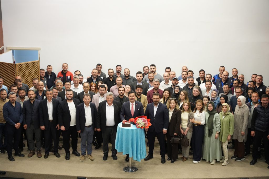 Yenişehir Belediyesi’nde Çifte Kutlama… Başkan Ercan Özel’e Duygusal Sürpriz