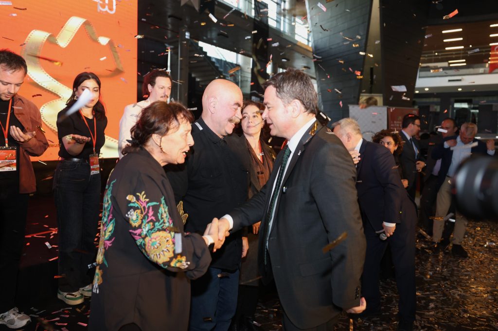 Osmangazi Belediyesi Sinemaseverleri Bursa’da Buluşturdu Osmangazi Belediyesi Sinemaseverleri Bursa’da Buluşturdu
