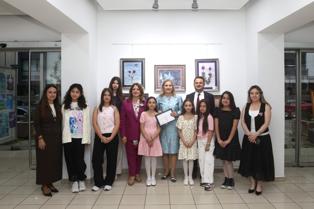 Nilüfer’de Kaat-ı ve Ebru Sergisi Göz Kamaştırdı
