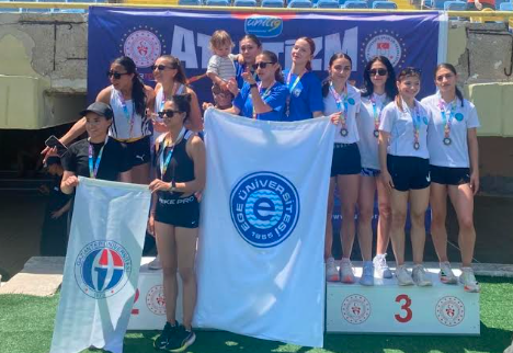 Piste Bursa Uludağ Üniversitesi Damgası… Berke Akçam’dan Türkiye Rekoru Kadın Atletlerden Çifte Kürsü