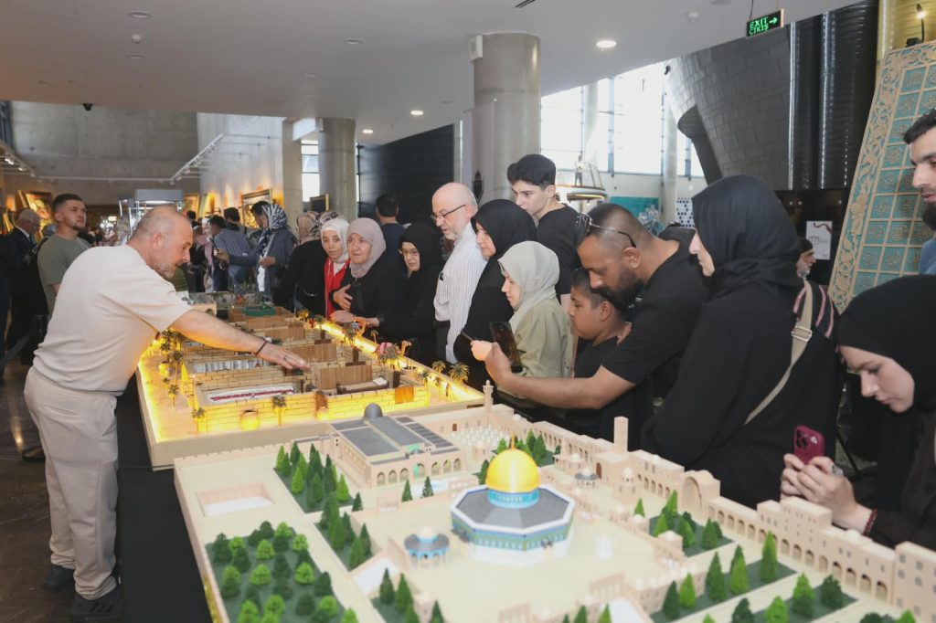 Osmangazi’de Mukaddes Emanetlere Yoğun İlgi Osmangazi’de Mukaddes Emanetlere Yoğun İlgi