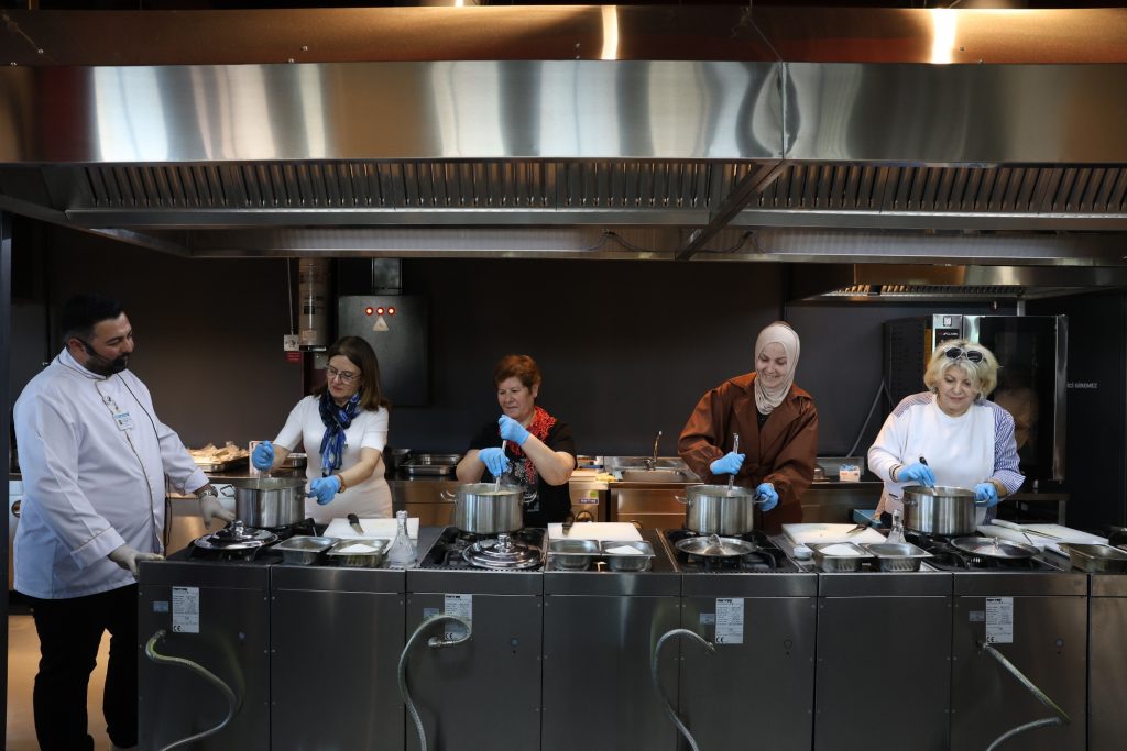 Nilüfer’de Sennur Sezer’in İzinde Gastronomi Yolculuğu Nilüfer’de Sennur Sezer’in İzinde Gastronomi Yolculuğu