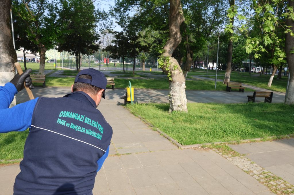 Osmangazi’de Yeşil Alanlarda Titiz Temizlik Çalışması