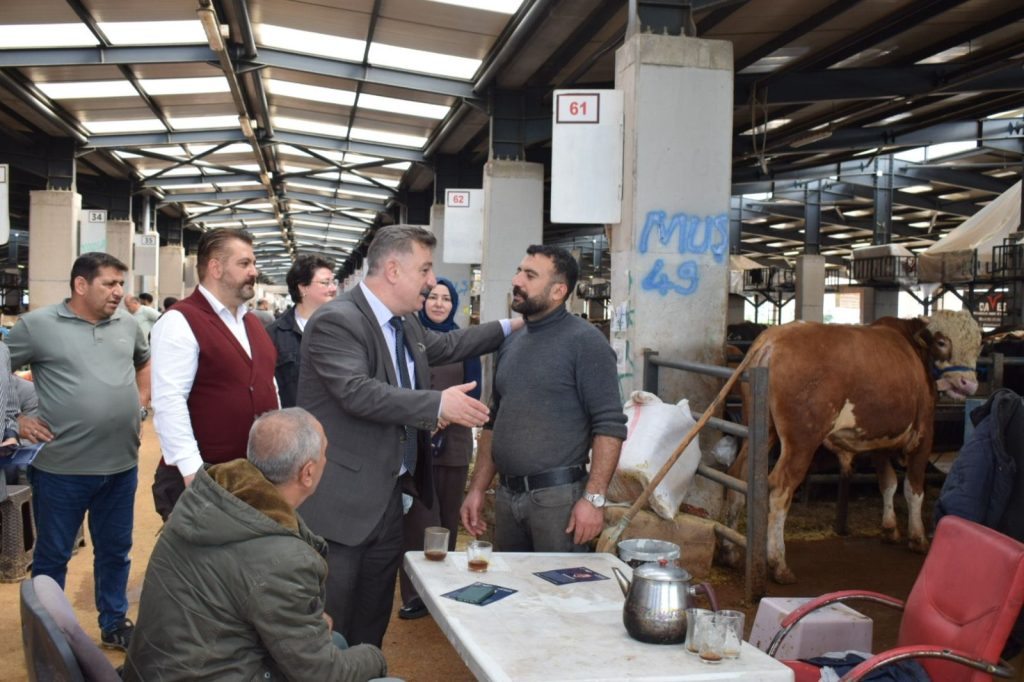 Anahtar Parti Bursa’dan Kurban Pazarı’na Ziyaret… “Üretici de Vatandaş da Son Yılların En Kötü Dönemini Yaşıyor”