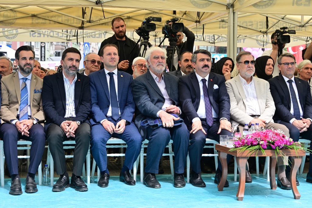 Yıldırım’da Erguvan Bayramı Coşkusu