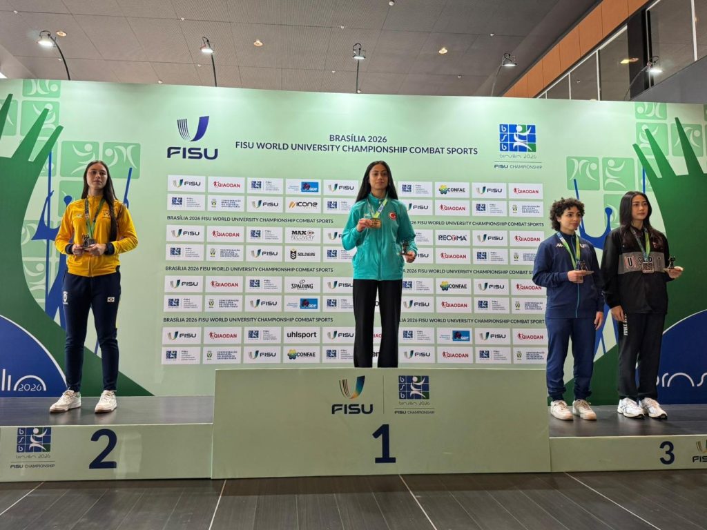 Bursa’ya Dünya Şampiyonluğu Gururu: BUÜ’lü Milli Sporcu Nazlı Karakuş Brezilya’da Altın Madalya Kazandı!