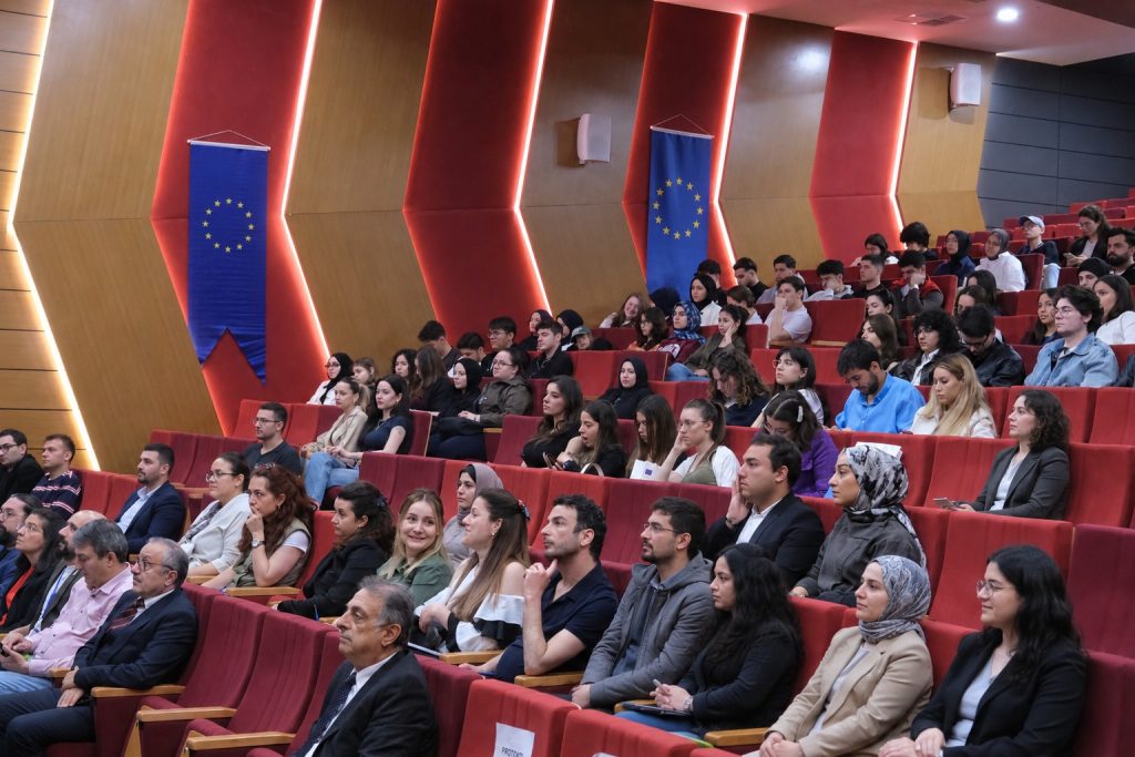 Bursa’da Gençliğin Avrupa Köprüsü Kuruldu… “Kampüsten Avrupa’ya” Yolculuğu Başladı