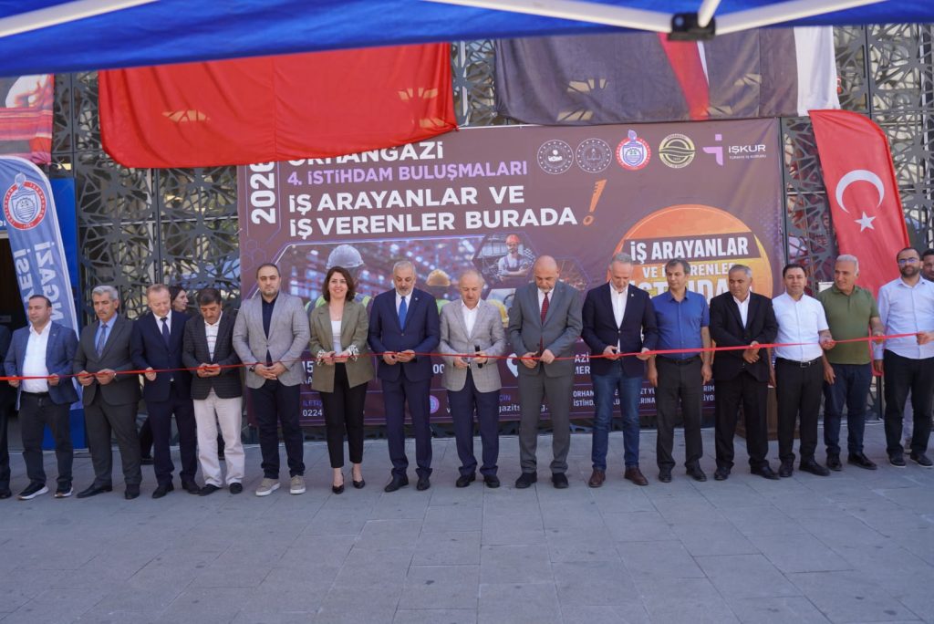 Orhangazi’de Büyük İstihdam Seferberliği: 28 Dev Firma ile Yüzlerce Vatandaş Aynı Çatıda Buluştu!
