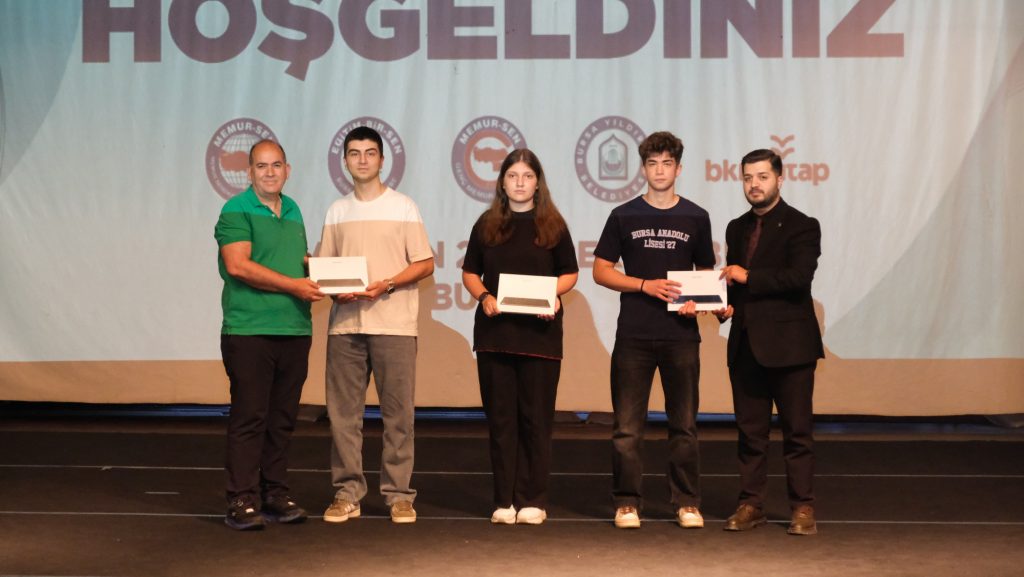Bursa’da Geleceğin Kalemleri Ödüllendirildi