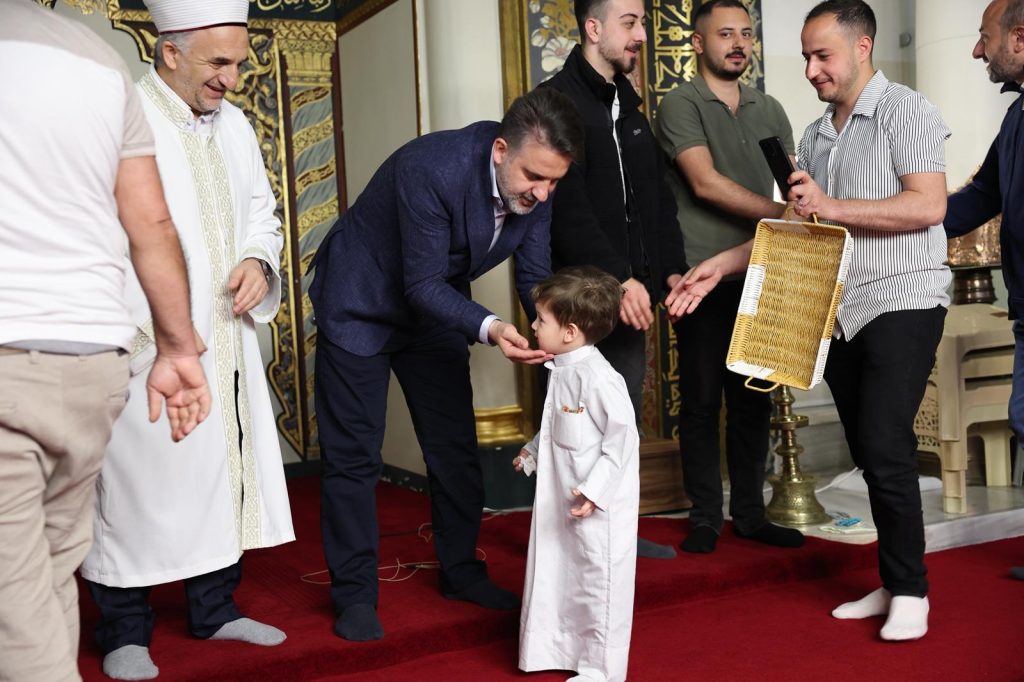 Büyükşehir Başkan Vekili Şahin Biba’dan Uluslararası Öğrencilere Bayram Kucaklaması: "Her Zaman Yanınızdayız" Büyükşehir Başkan Vekili Şahin Biba’dan Uluslararası Öğrencilere Bayram Kucaklaması: "Her Zaman Yanınızdayız"