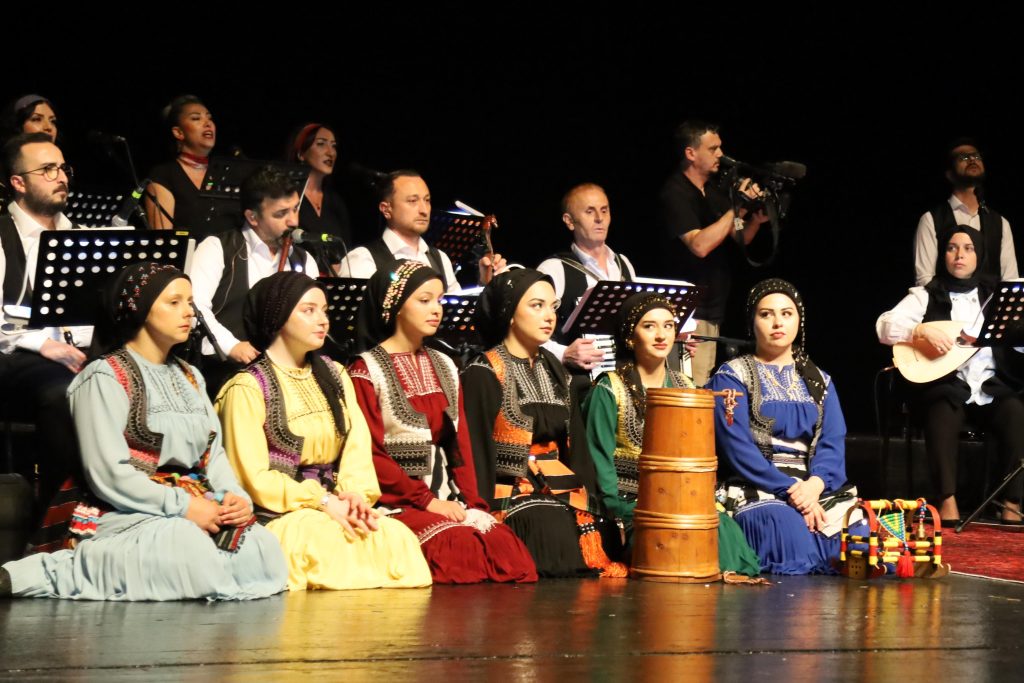 Merinos’ta Karadeniz Rüzgarı: Büyükşehir’den Muhteşem “Kuzeyin Ezgileri” Konseri