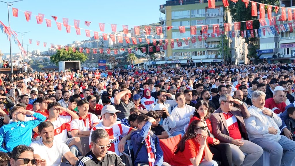 Milli Maçta Bursa Tek Yürek Oldu: Orhangazi ve Gemlik Meydanlarında Tarihi Sabah!