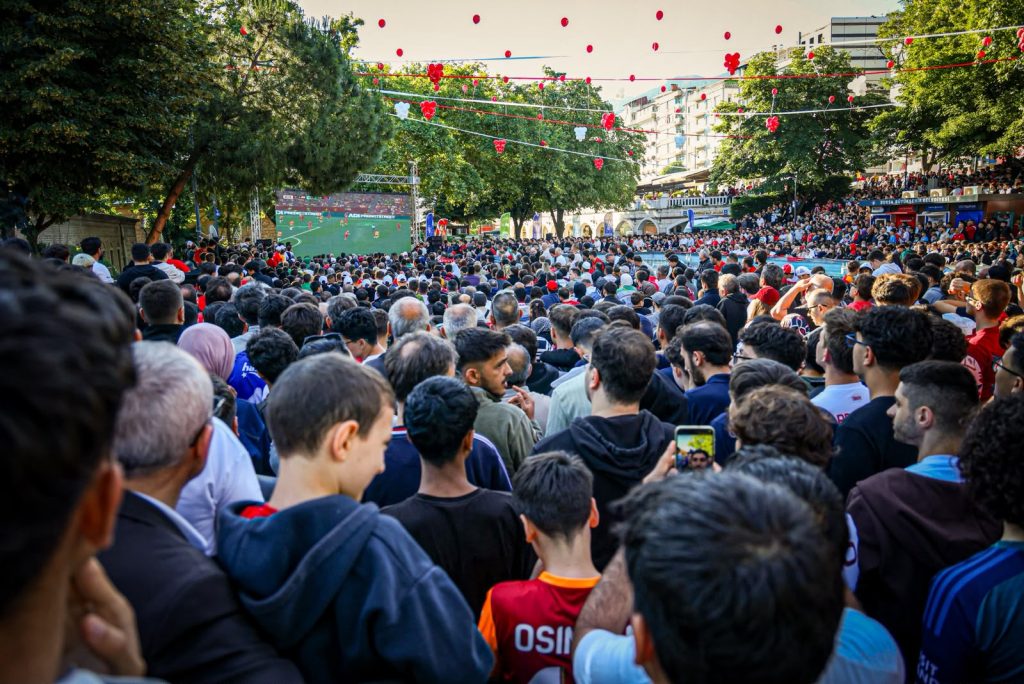 Milli Maçta Bursa Tek Yürek Oldu: Orhangazi ve Gemlik Meydanlarında Tarihi Sabah!