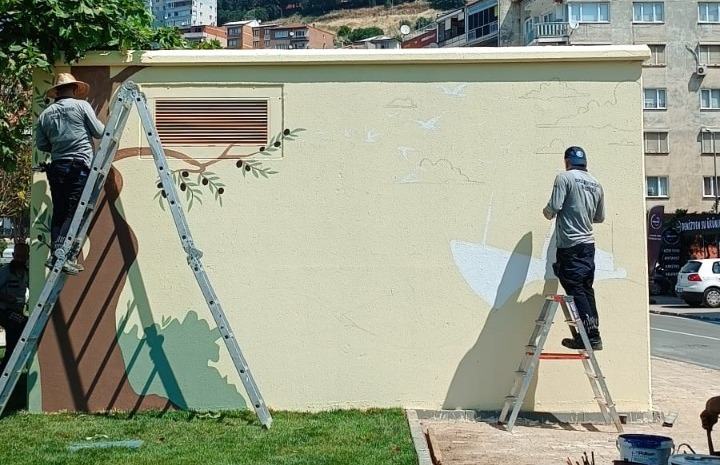 Bursa’nın Duvarları Sanatla Hayat Buluyor: Büyükşehir Ressamlarından Şehre Estetik Dokunuş!
