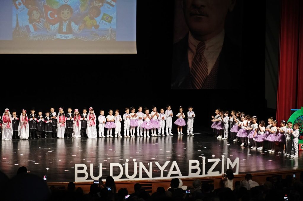Bursa Yuvam Merkezi’nde Görkemli Yıl Sonu
