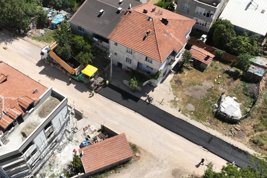 İnegöl Huzur Mahallesi’ne Büyükşehir Konforu: 1560 Metrelik Dev Asfalt Hamlesi Başladı